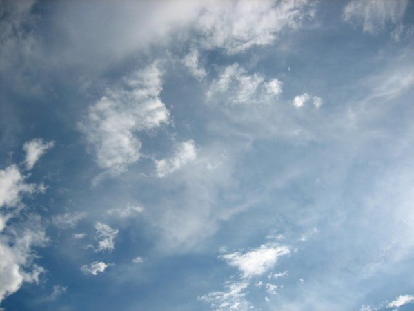 Серо-голубое небо с облаками