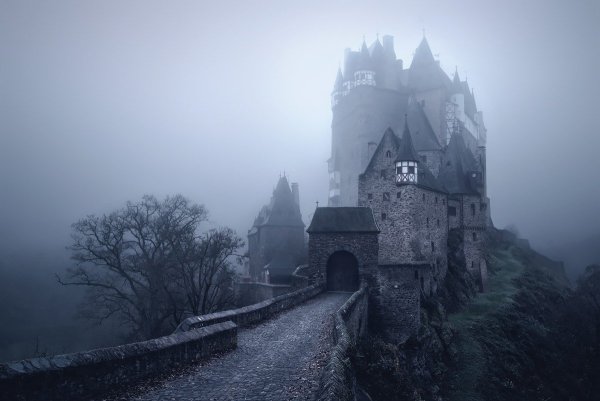 Старинный замок
