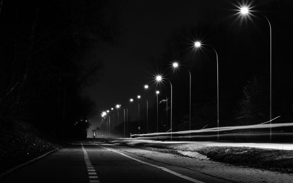 Дорога с фонарями ночью