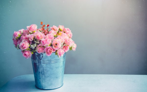 Нежные цветы в вазе