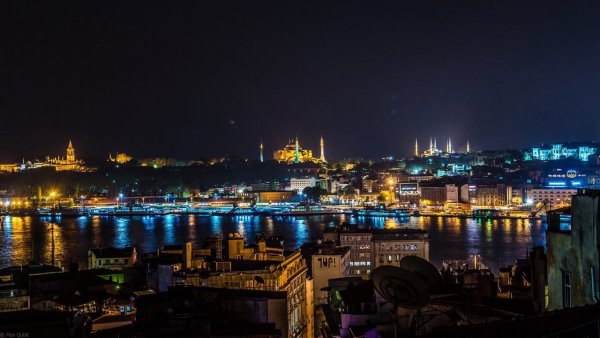 Вид на Босфор ночной Стамбул