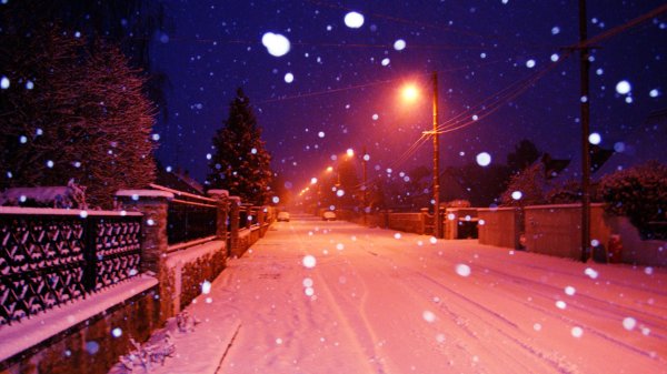 Снег ночью