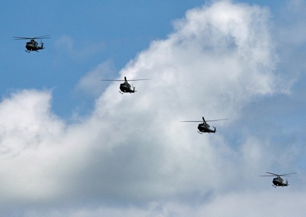Боевой вертолёт в небе