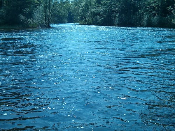 Вода река