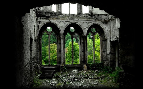 Руины заброшенного замка Всеволожск