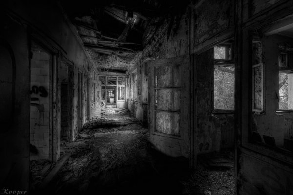 Заброшенный дом коридор