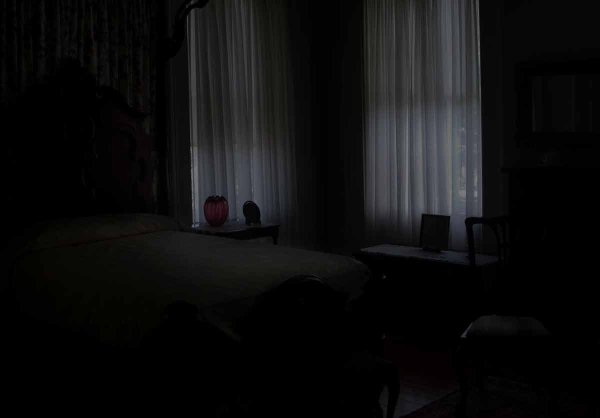 Комната в темноте