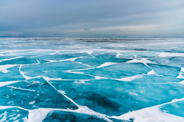 Ледяные сопки Байкала