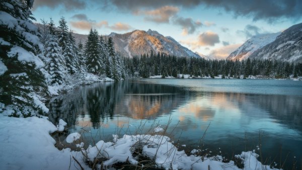 Зимний пейзаж озеро