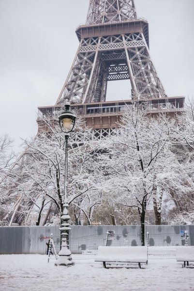 Эйфелева башня в Париже фото зимой