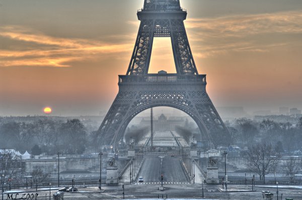 Франция Эйфелева башня зимой