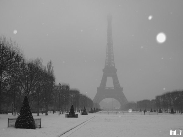 Заснеженный Париж