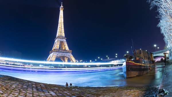 Башня во Франции Эйфелева ночью зима