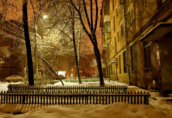 Двор в России зимой