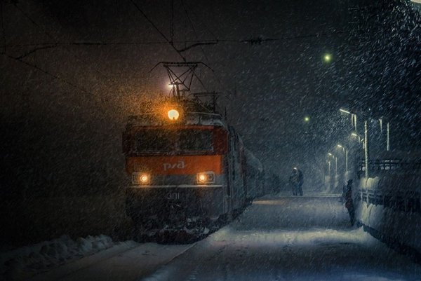 Поезд ночью зимой