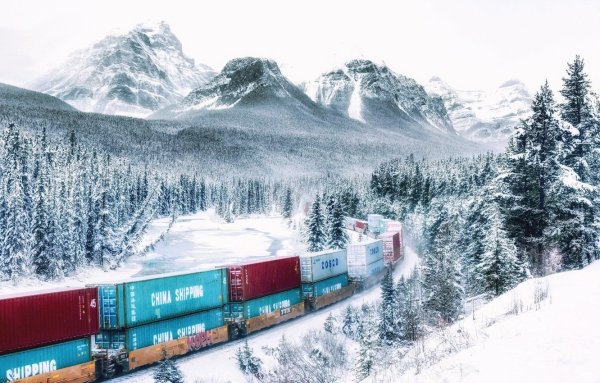 Двухъярусные контейнерные поезда Канада
