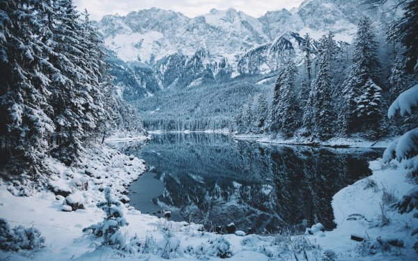 Озеро Эмеральд зимой