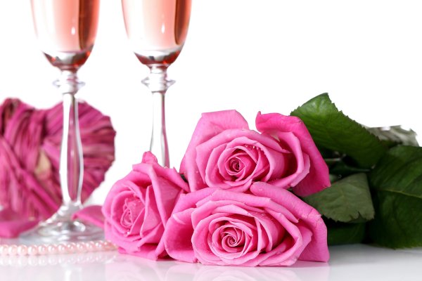Розовое шампанское и цветы