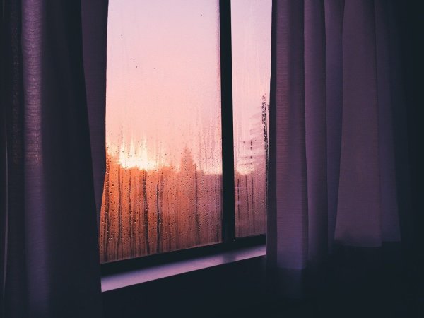 Рассвет в окне