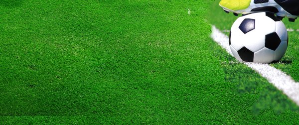 Зеленый футбольный газон