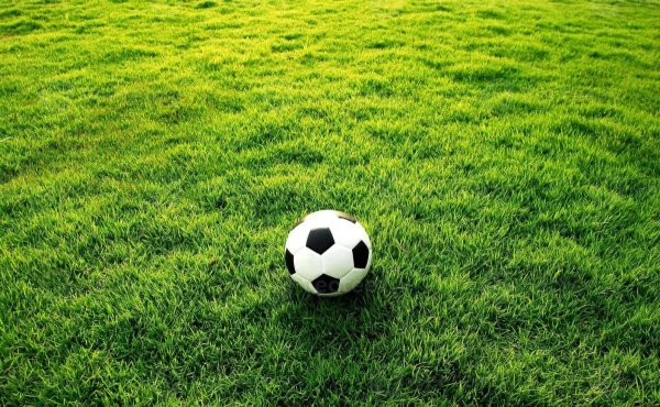 Футбол и трава фон