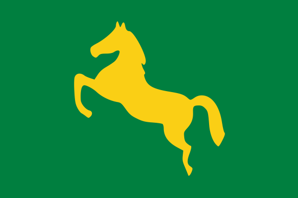 Лошадь на зеленом фоне