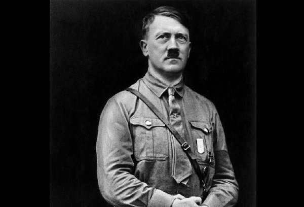 Канцлер Германии Адольф Гитлер
