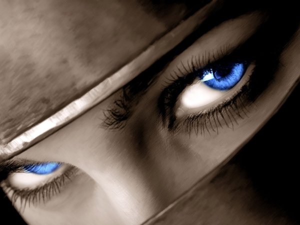 Красивые голубые глаза