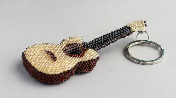 Объемная гитара из бисера