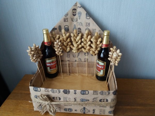 Подарочная коробка с пивом и закуской