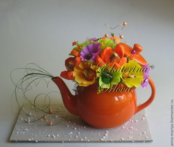 Цветочная композиция в чайнике