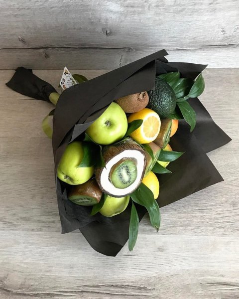 Подарочный букет из фруктов