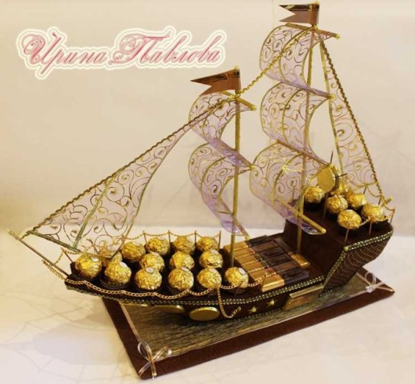 Кораблик из конфет