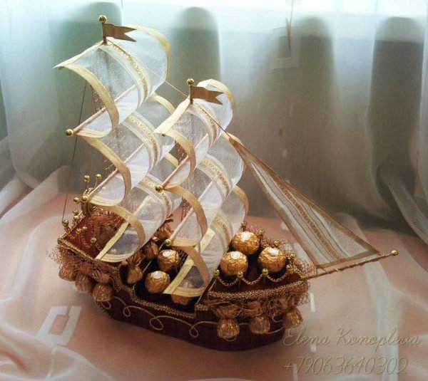 Корабль с конфетами
