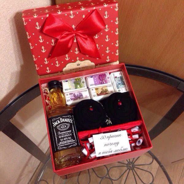 Коробка для мужчины с подарками