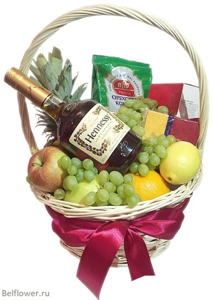 Подарочные корзины с фруктами и алкоголем