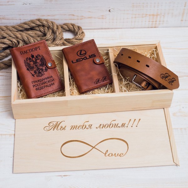 Коробка деревянная подарочная с кожаным