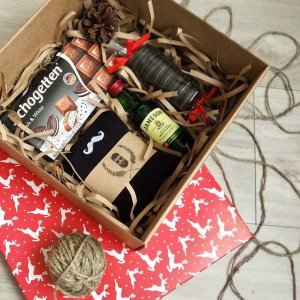 Коробка для мужчины с подарками
