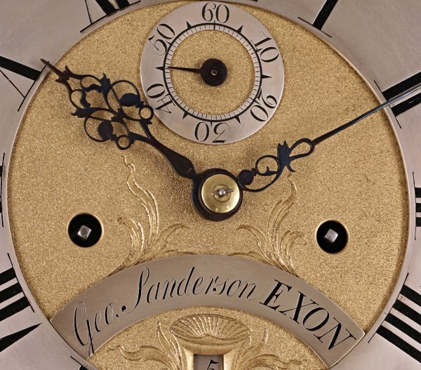 Деревянные настенные часы с гравировкой