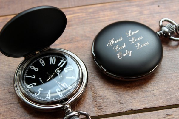 Подарочные часы с гравировкой