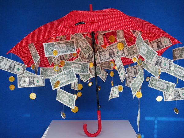 Подарок зонт с деньгами