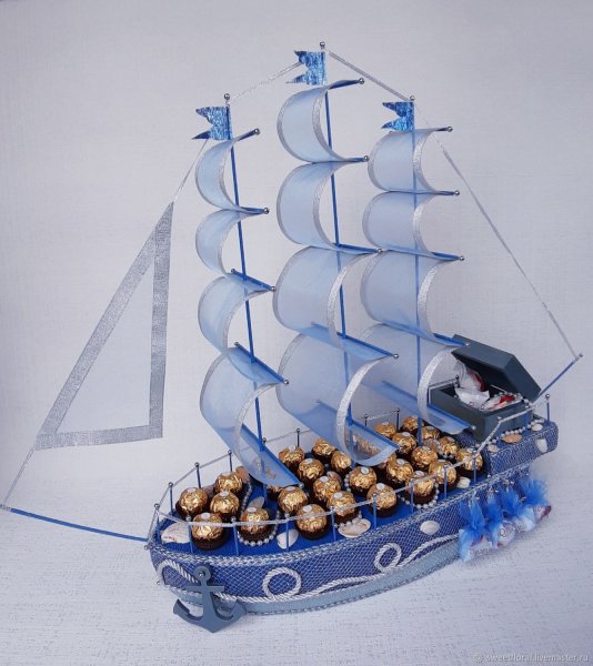 Свадебный корабль из конфет