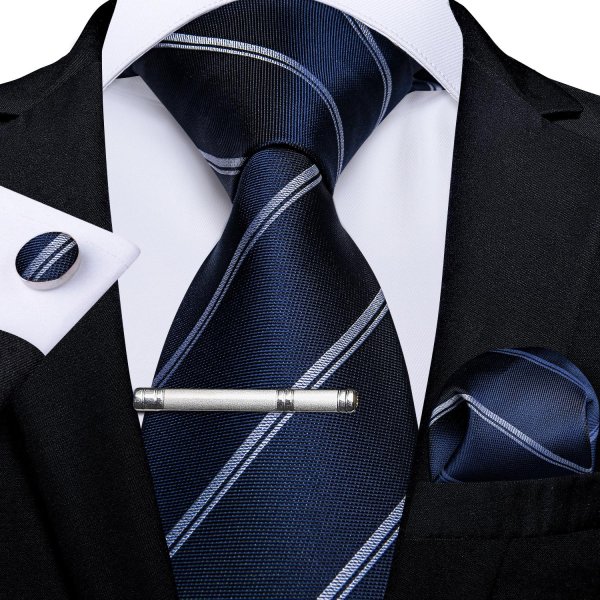 Синий полосатый галстук