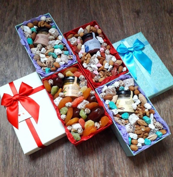 Коробки конфет подарочные