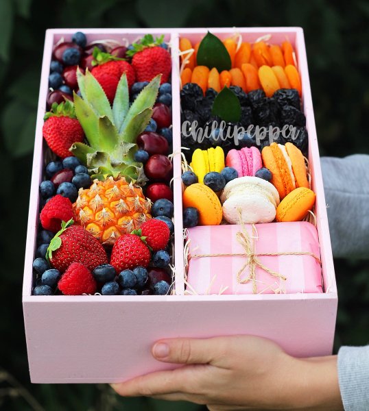 Коробка с фруктами в подарок