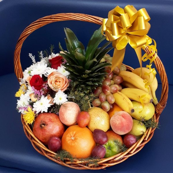 Корзина с фруктами в подарок
