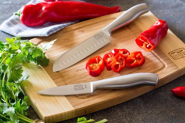 Ножи с кухонными принадлежностями
