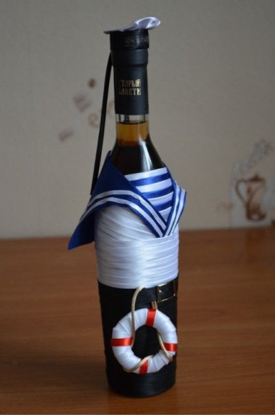 Украшение бутылки для моряка