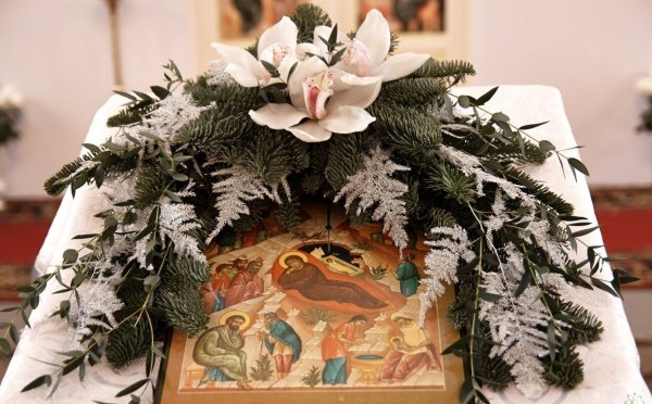 Украшение храма на Рождество Христово