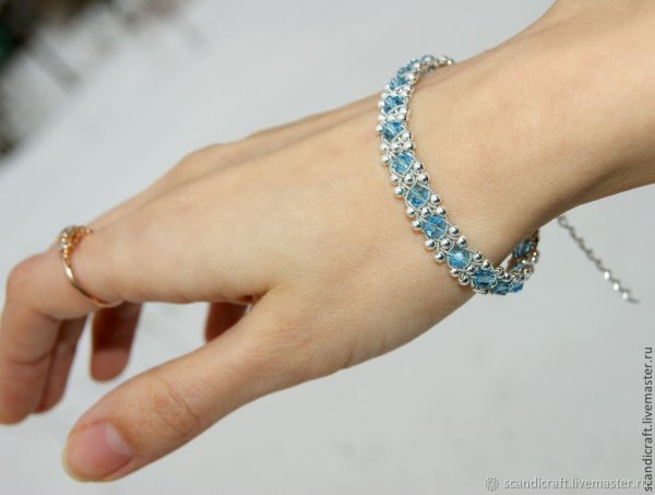 Серебряные браслеты с камнями женские